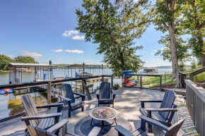 Dock and Kayaks Lakefront Retreat in Sunrise Beach